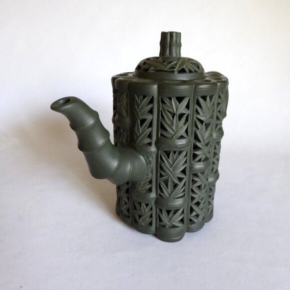 VINTAGE NEW TRADITIONAL CHINESE YIXING HOLLOWED CUT OUT BAMBOO CLAY TEAPOT - Picture 3 of 16